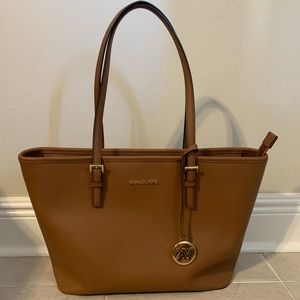 MICHAEL KORS Jet Set large tote leather color - Luggage W/GOLD MK CHARM